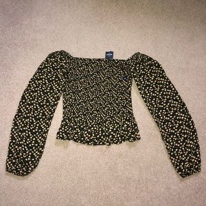 🌊 Hollister Smocked Off-The-Shoulder Top🌊